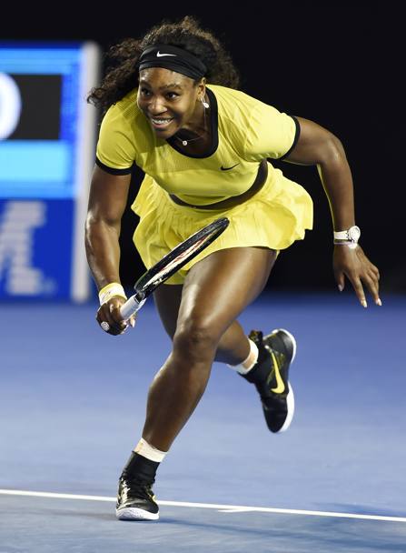 Serena non molla e limita lo svantaggio conquistando due game: 5-4 per l’avversaria (Ap)